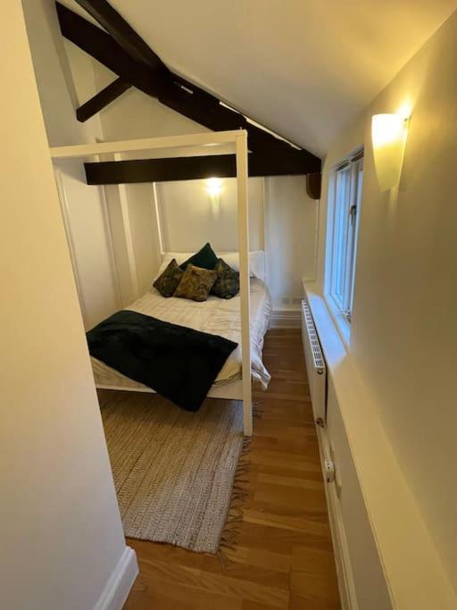 Lovely 2 Bedroom Penthouse Apartment In Chester - Free Parking!! Bagian luar foto